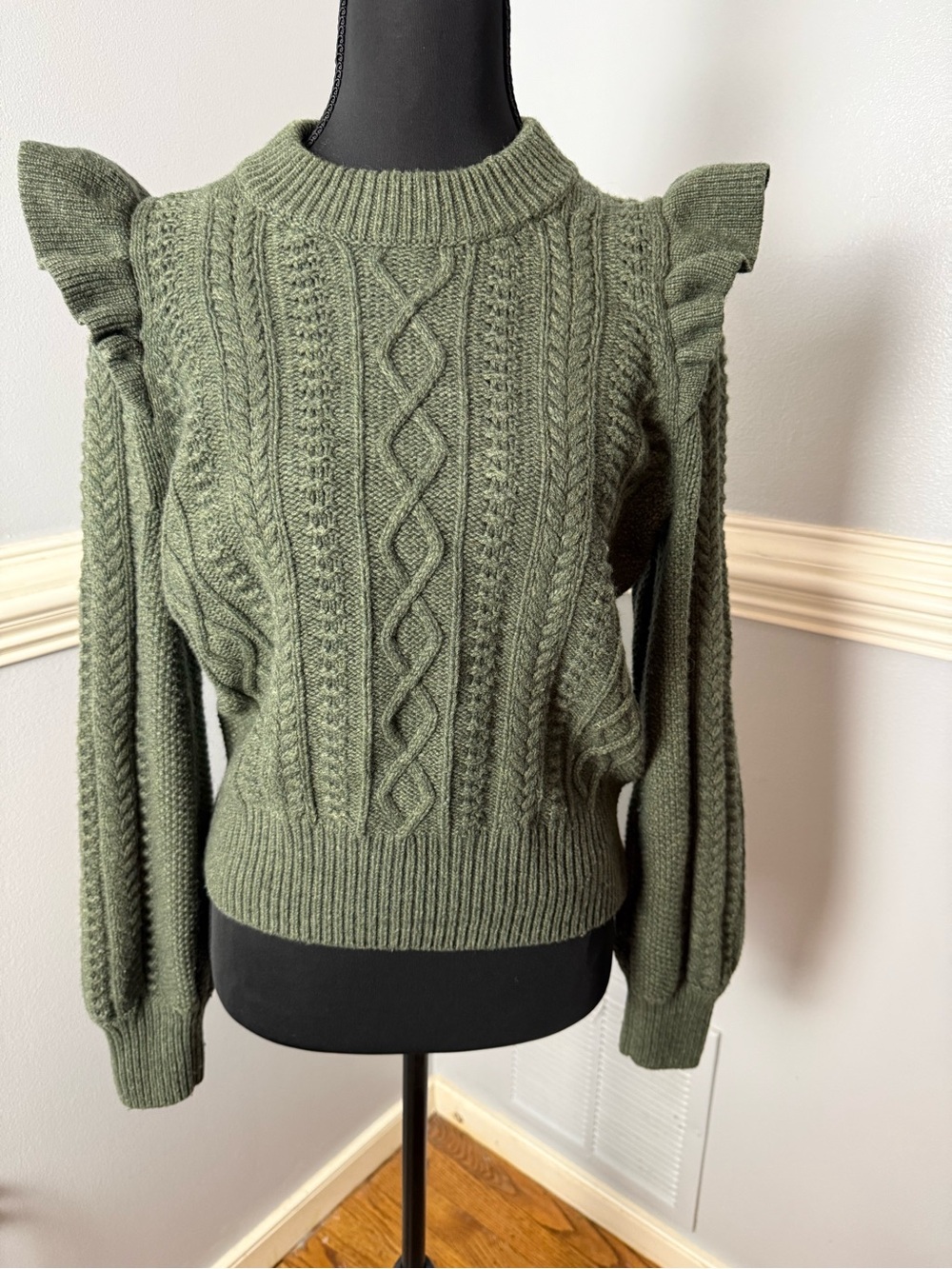 Madewell Olive Sweater with Ruffle Shoulders. Hollydene. Merino Wool blend Size